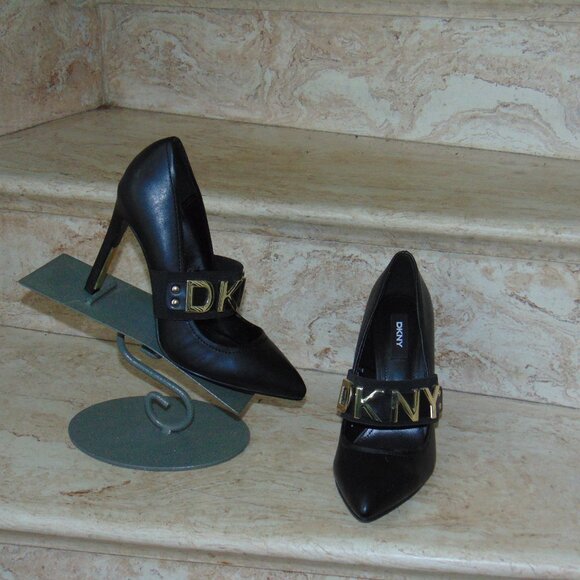DKNY Genevieve Stiletto Black & Gold Spell Out Pump Heels Pointed Toe- Size 7.5 - Picture 1 of 9
